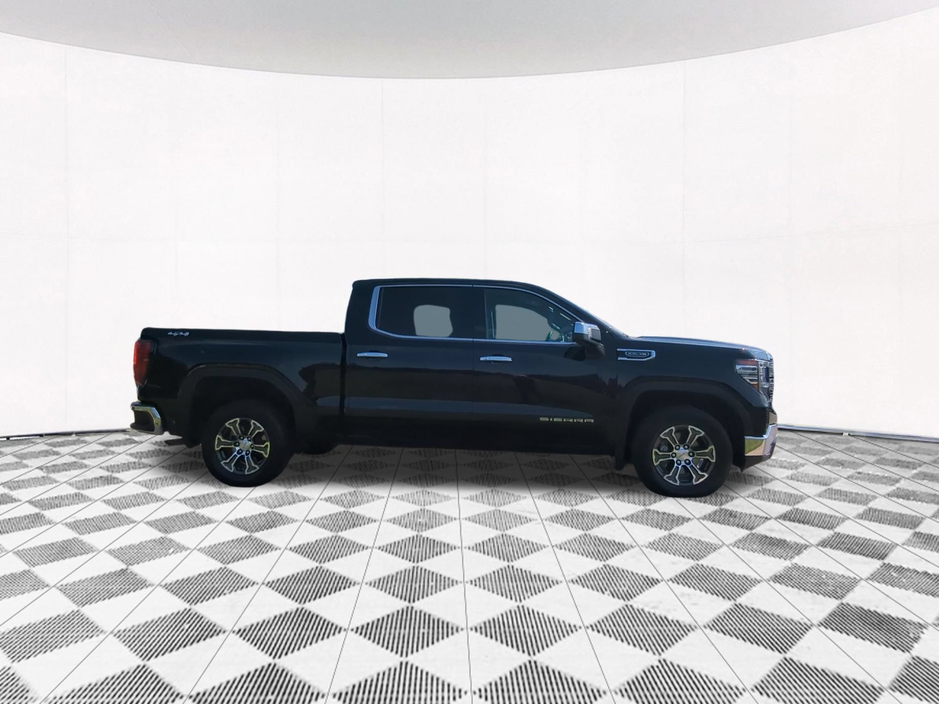 Used 2025 GMC Sierra 1500 SLT AWD/4WD image 6