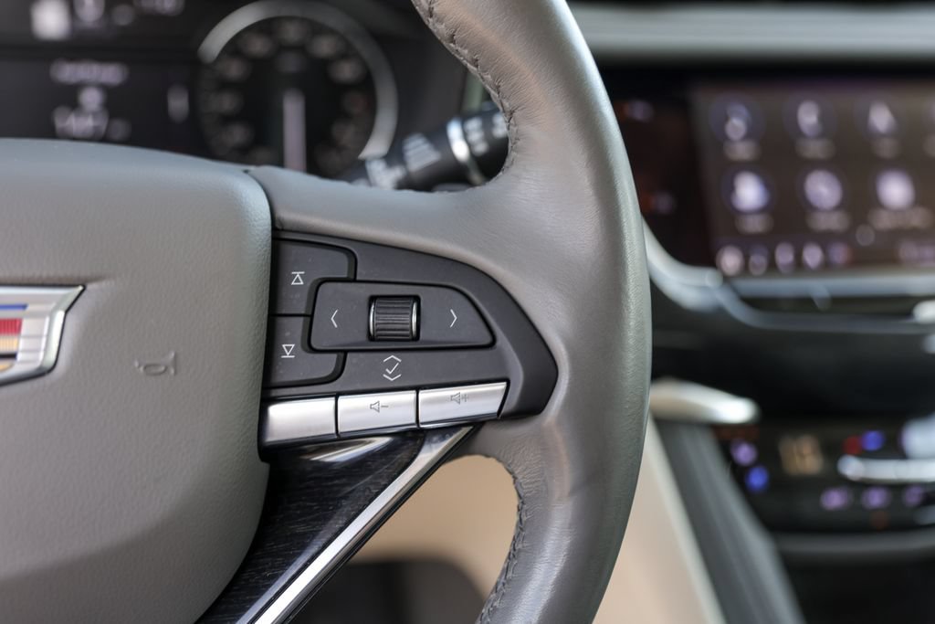 Used 2023 Cadillac XT6 Premium Luxury FWD image 13