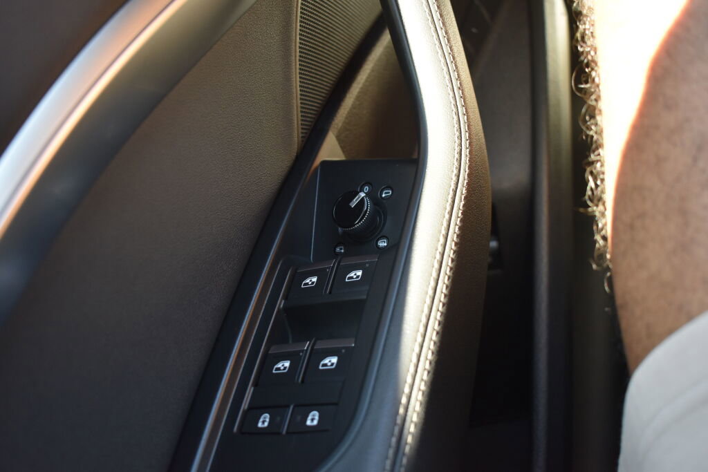 Used 2021 Audi e-tron Premium w/ Convenience Plus Package image 15