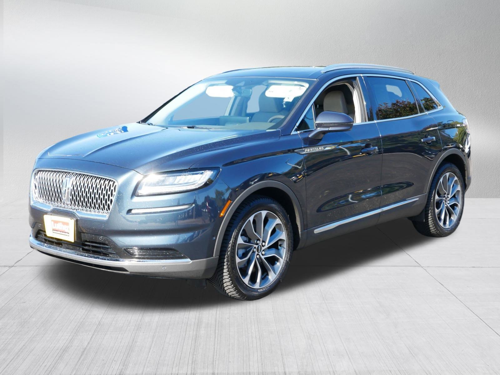 Used 2022 Lincoln Nautilus Reserve image 3