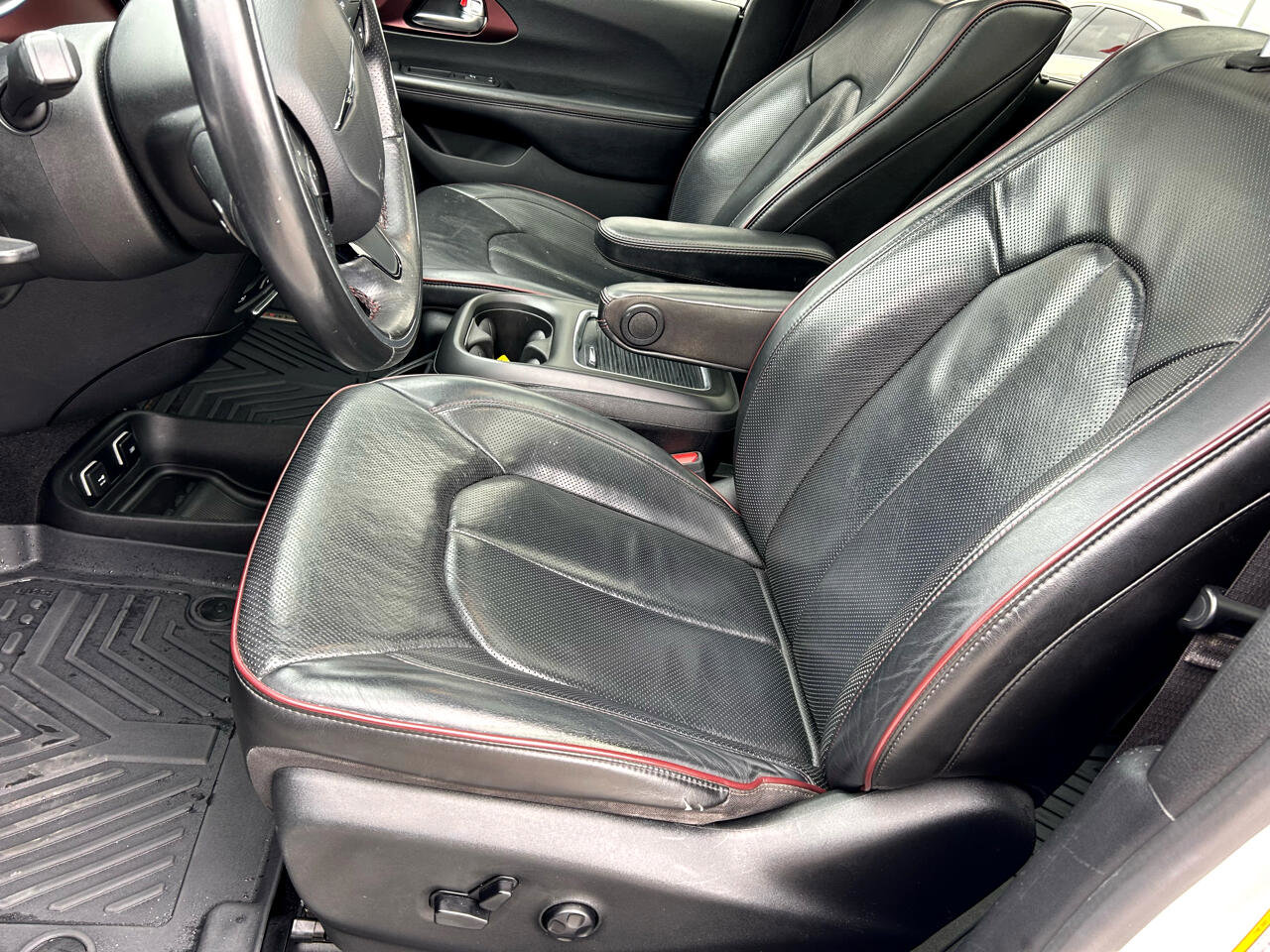 Used 2020 Chrysler Pacifica Limited image 7
