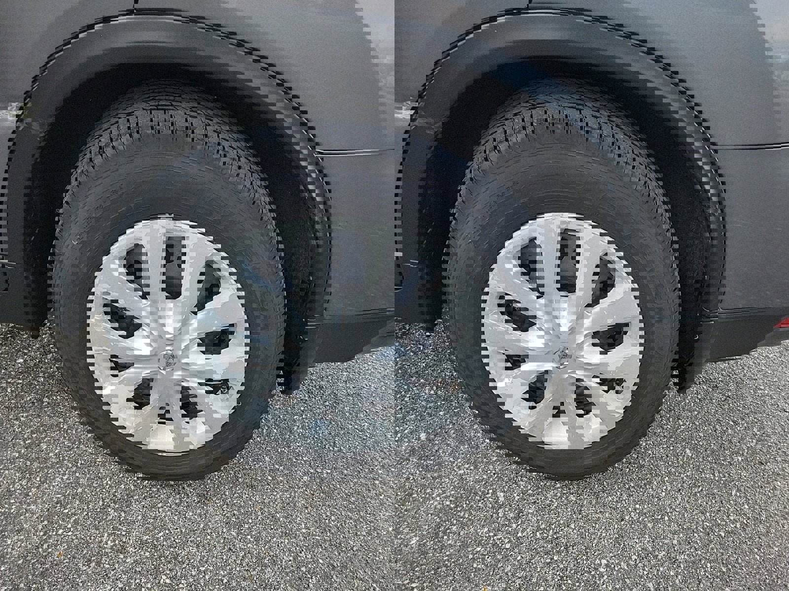 Used 2017 Nissan Rogue S image 9