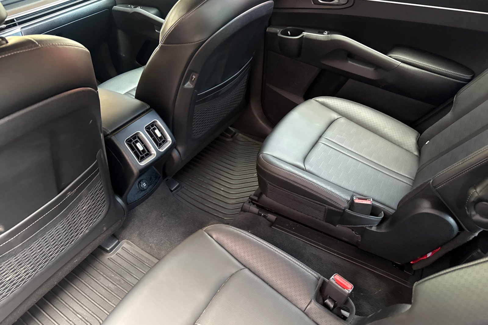 Used 2025 Kia Sorento EX w/ Panoramic Sunroof Package AWD/4WD image 16