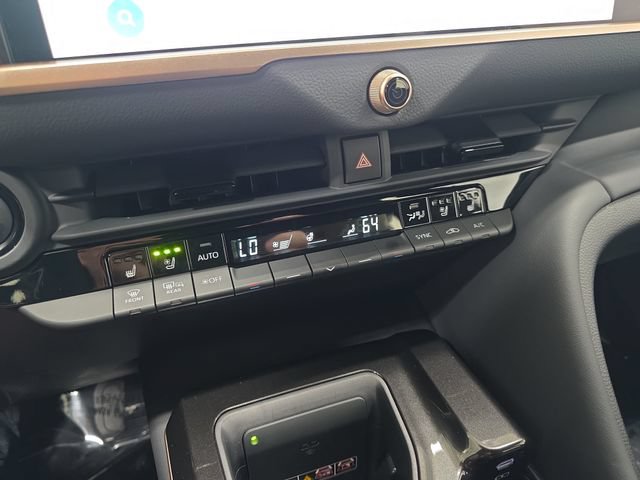 Certified 2025 Toyota Crown Signia AWD/4WD image 21