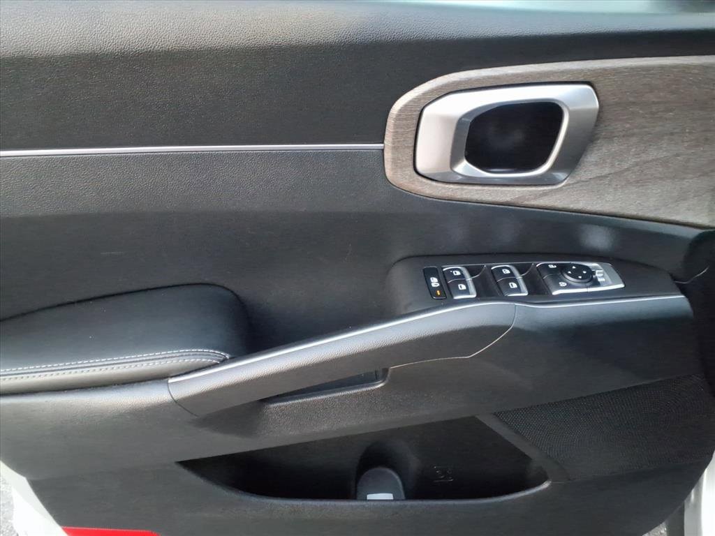 Used 2021 Kia Sorento EX w/ Panoramic Sunroof Package image 15