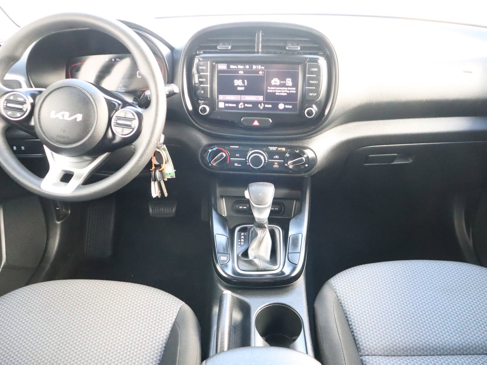 Used 2023 Kia Soul LX w/ Option Group 015 FWD image 30