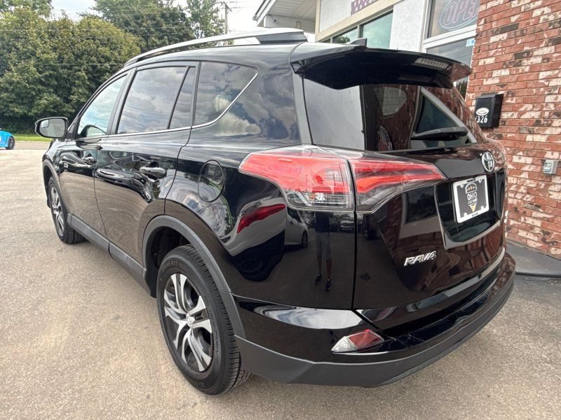 Used 2016 Toyota RAV4 LE AWD/4WD image 7