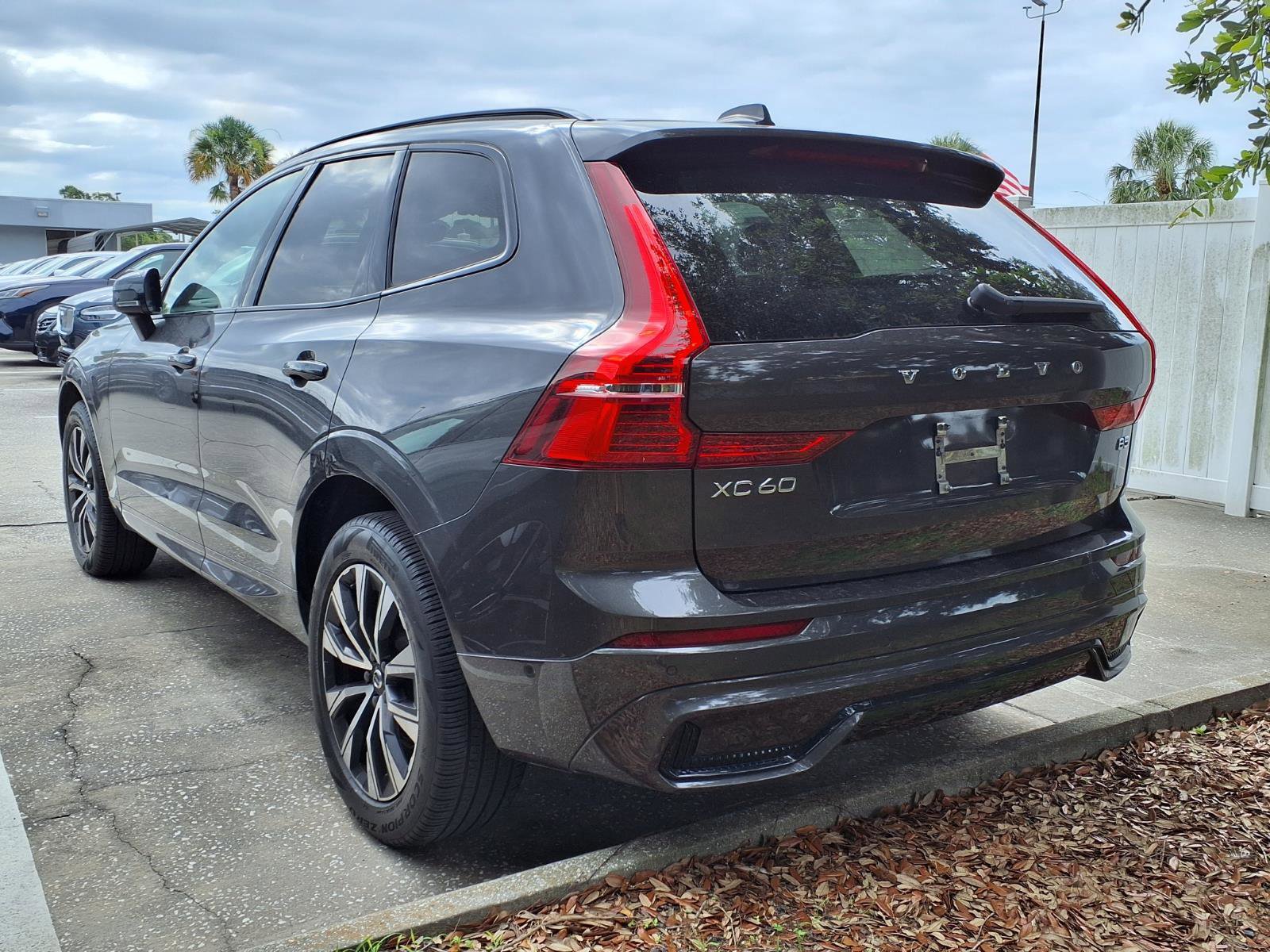 Certified 2023 Volvo XC60 B5 Plus FWD image 5