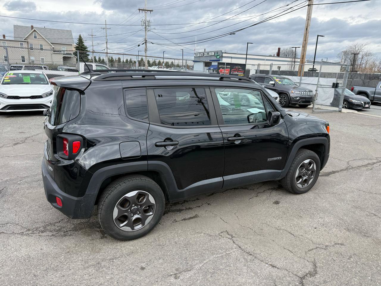 Used 2016 Jeep Renegade Latitude w/ Cold Weather Group image 3