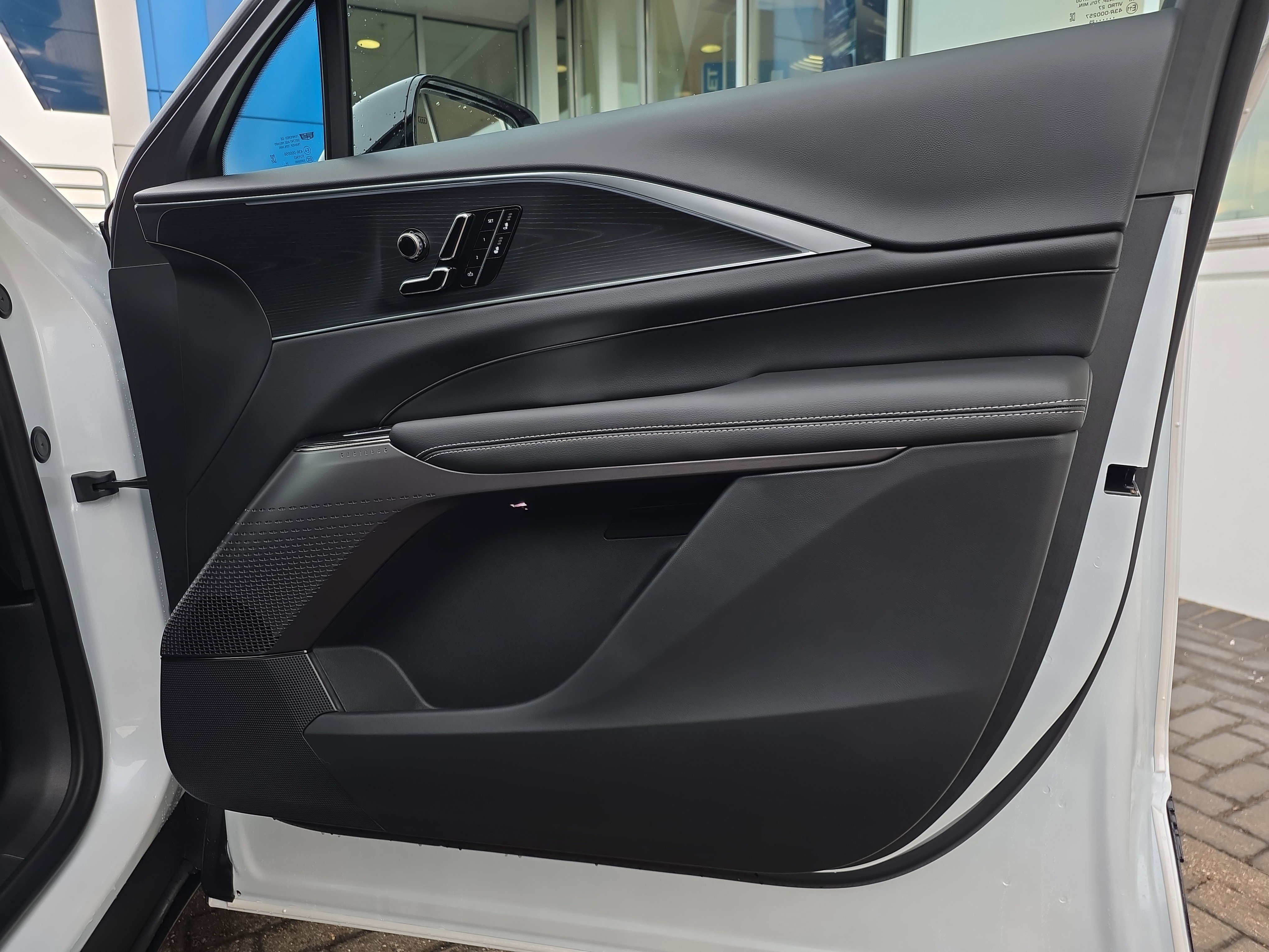 Used 2025 Cadillac Lyriq Sport image 34