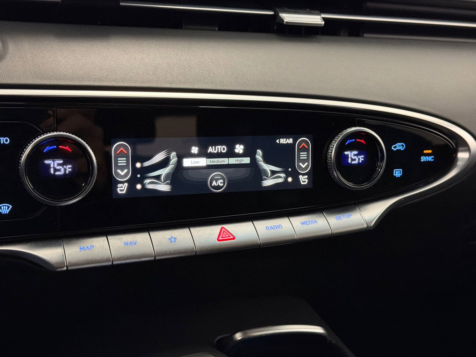 Used 2025 Genesis GV70 2.5T image 27