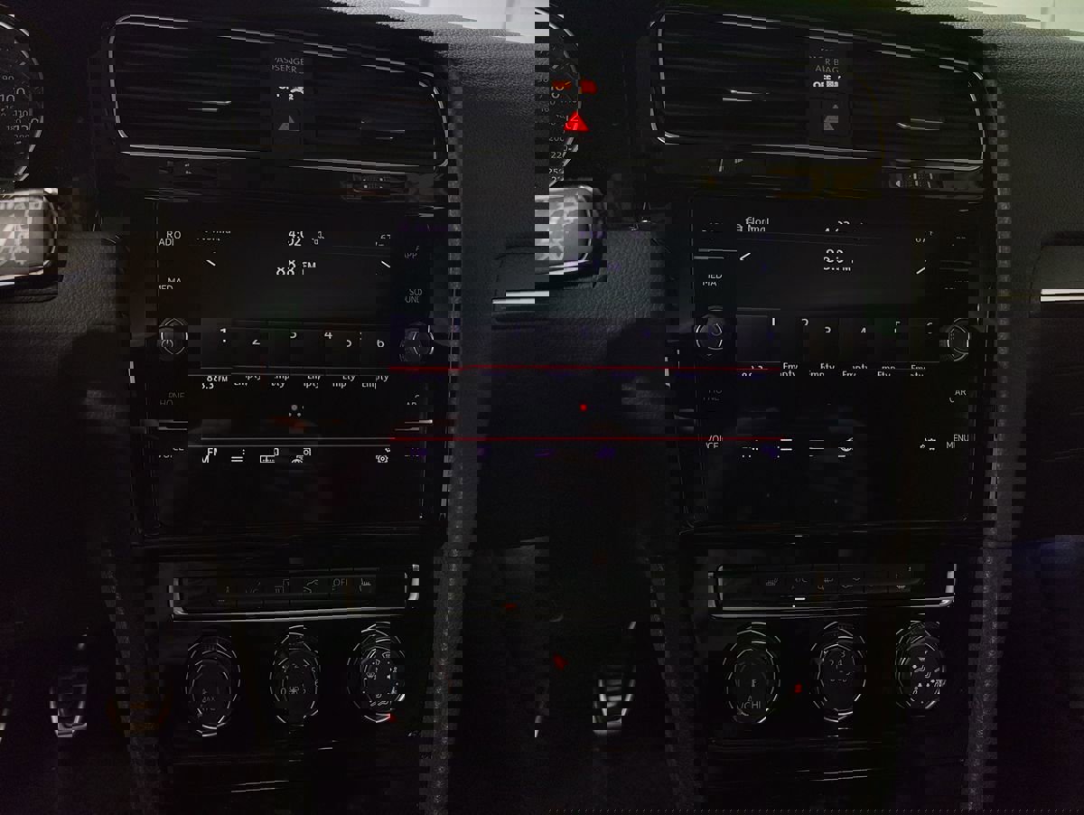 Used 2019 Volkswagen GTI SE w/ SE Experience Package image 28