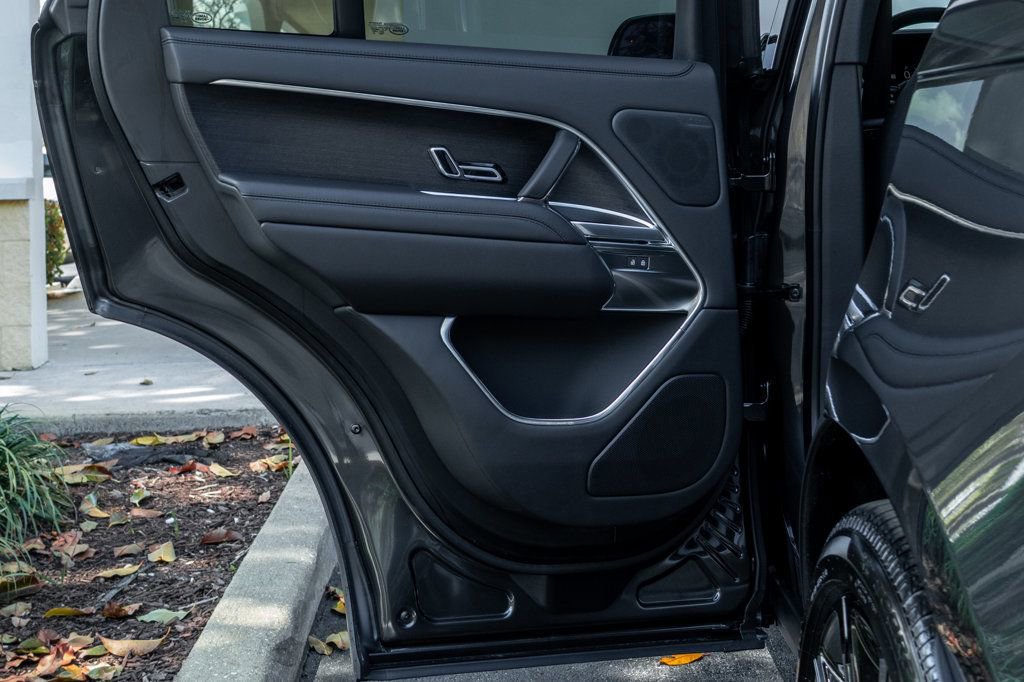 Used 2026 Land Rover Range Rover SE image 32