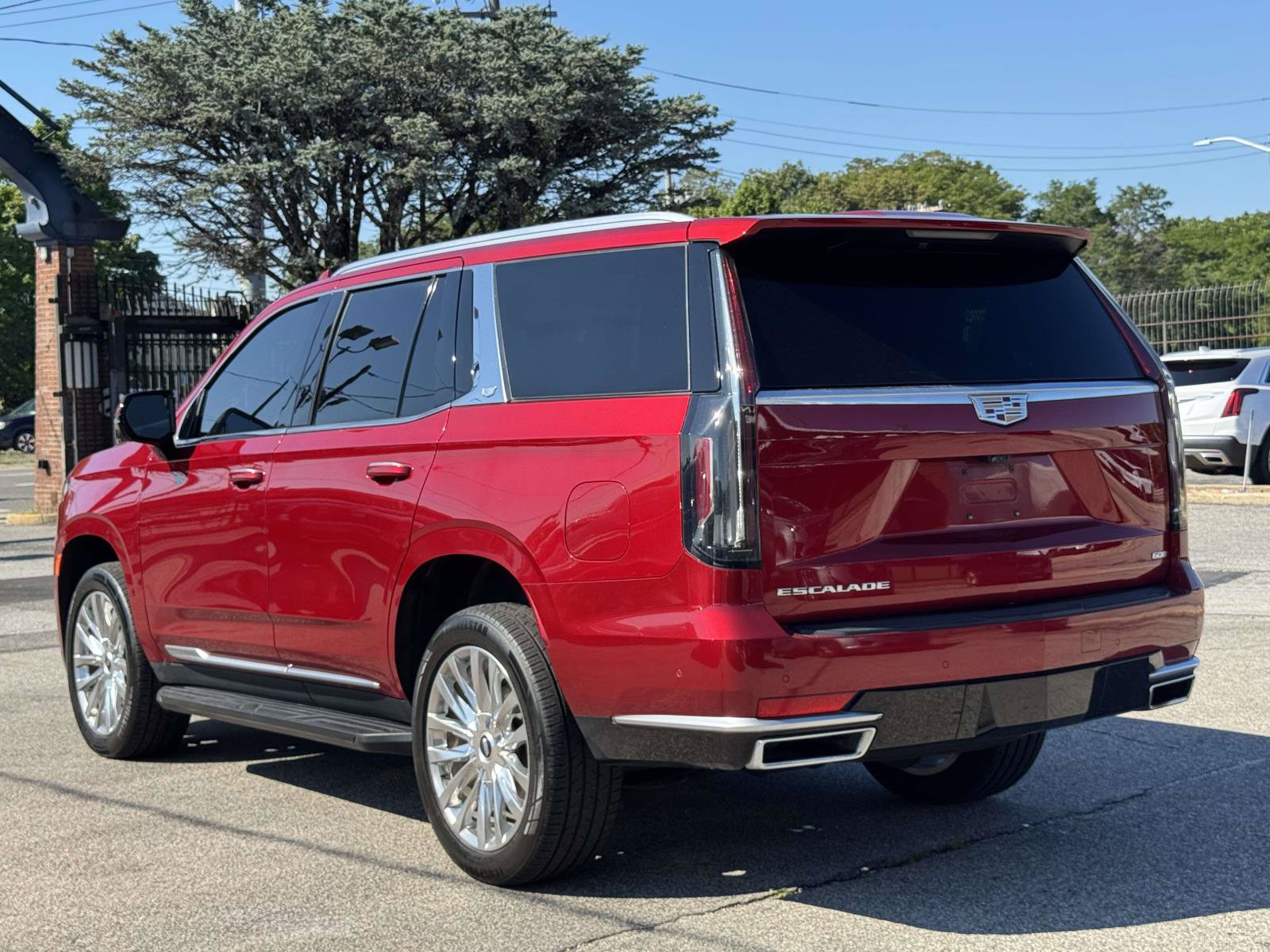 Certified 2023 Cadillac Escalade Premium Luxury w/ LPO, Floor Liner Package AWD/4WD image 8