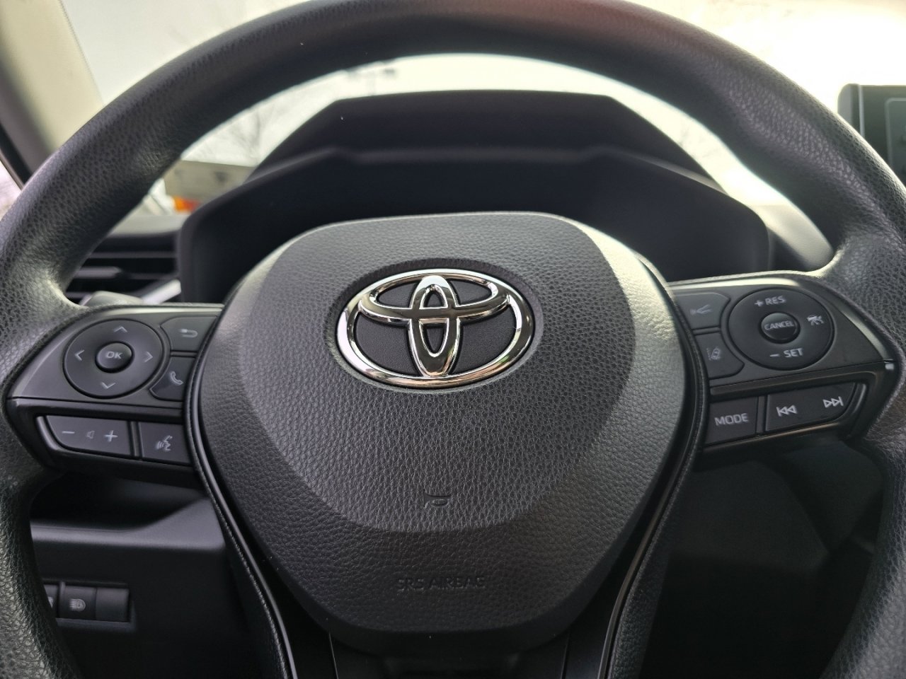 Used 2022 Toyota RAV4 LE image 19