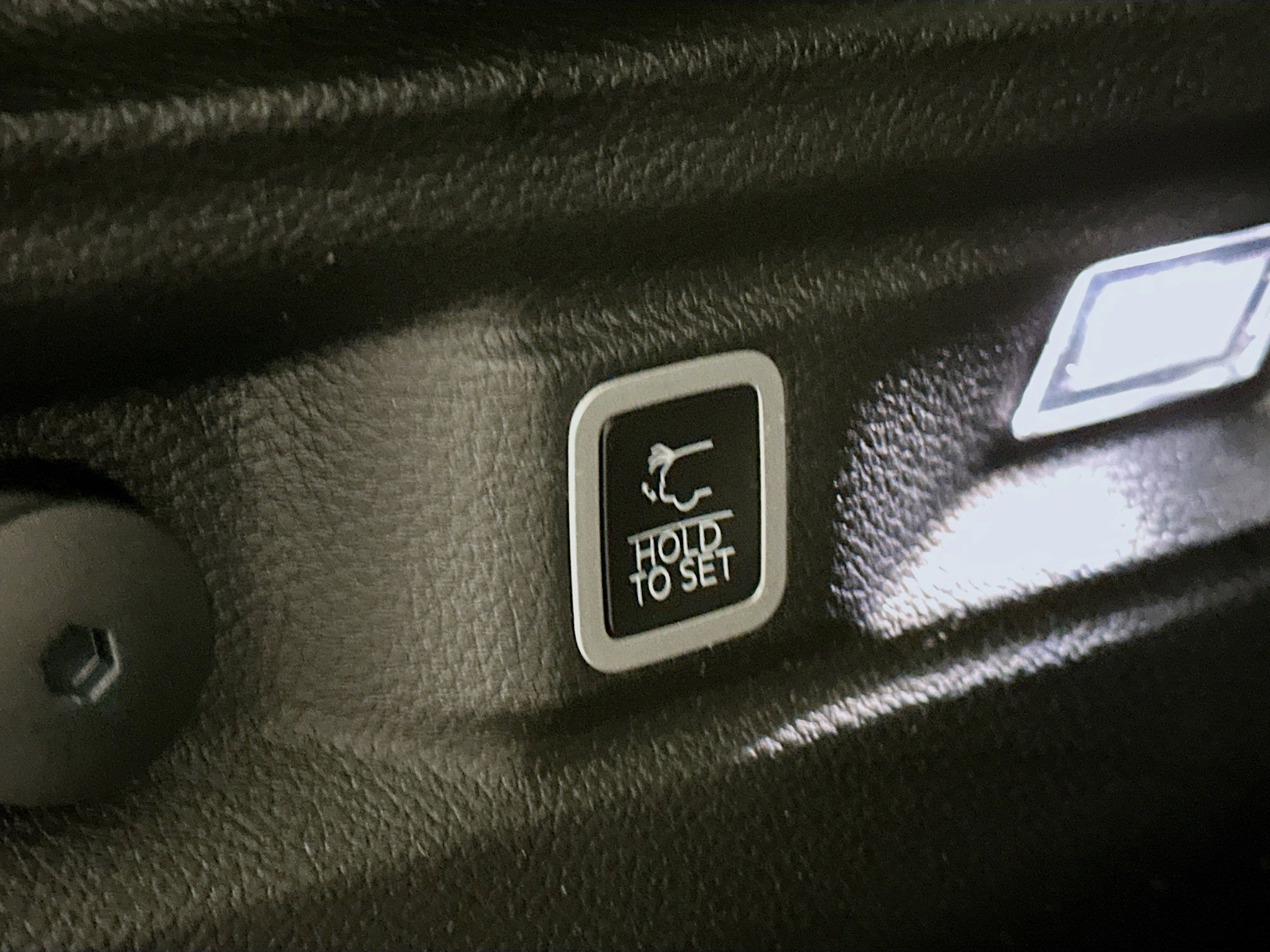 Used 2023 Jeep Grand Cherokee L Limited w/ Luxury Tech Group II image 32