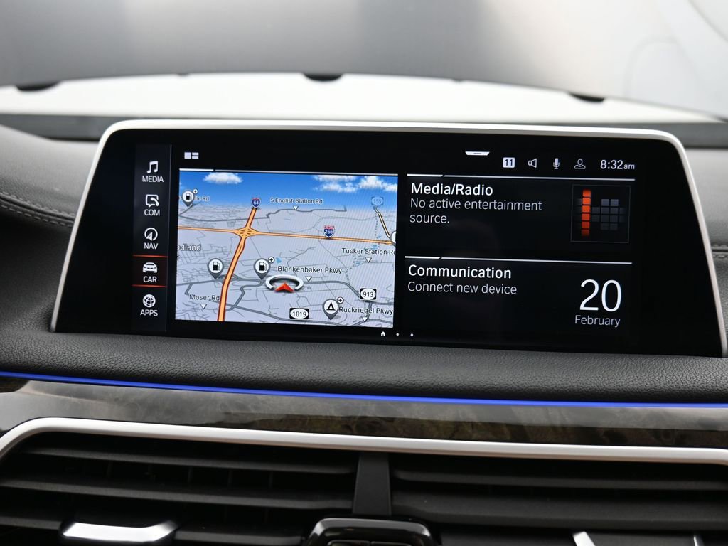 Used 2022 BMW 740i xDrive w/ Premium Package image 11