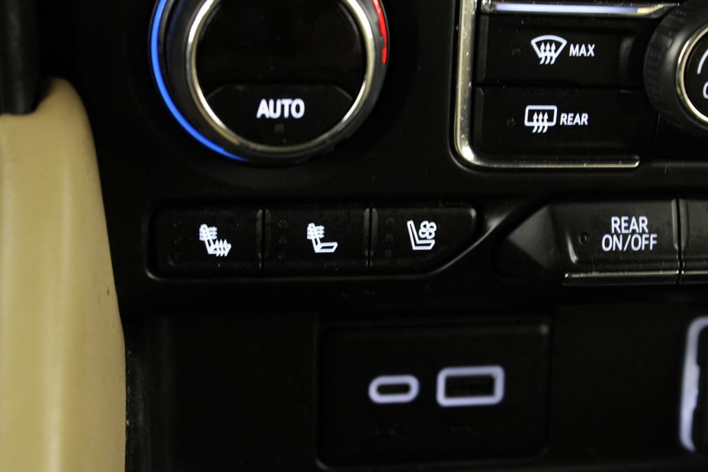 Used 2024 Chevrolet Suburban Premier RWD image 25
