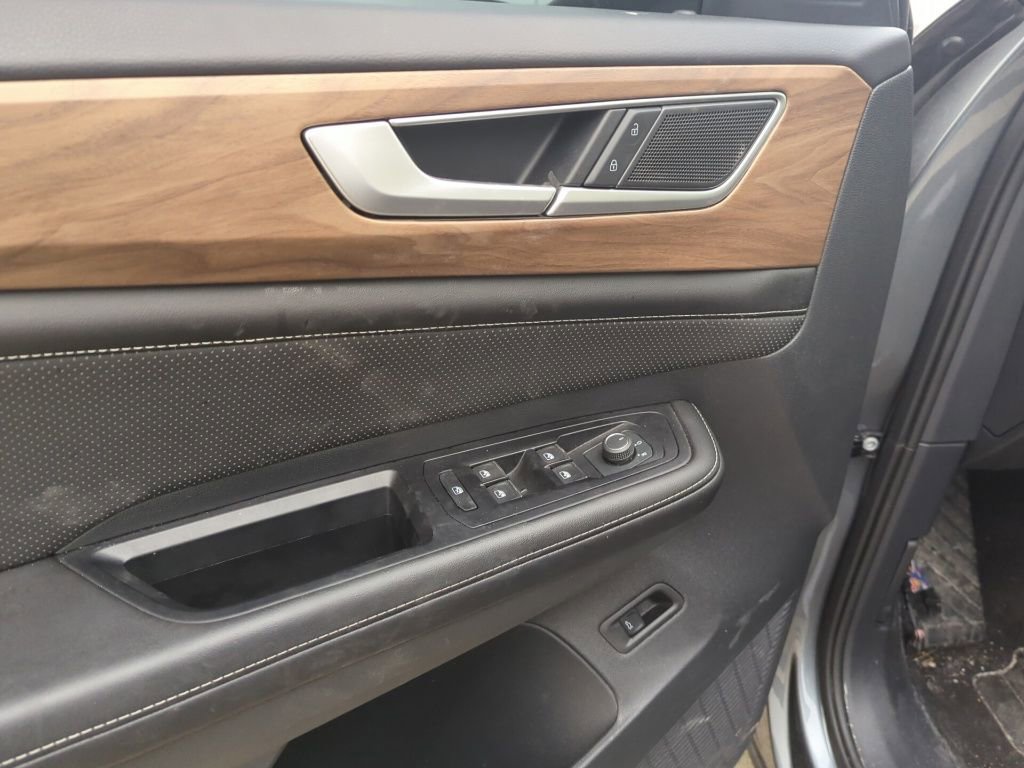 Used 2025 Volkswagen Atlas SE image 8