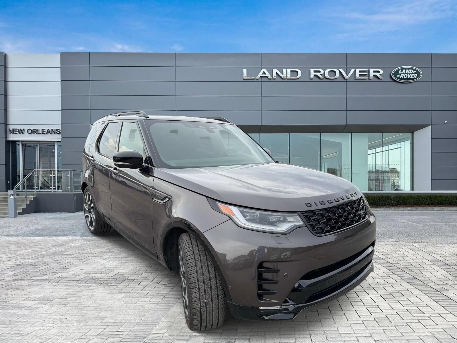 Used 2025 Land Rover Discovery Dynamic SE AWD/4WD image 5