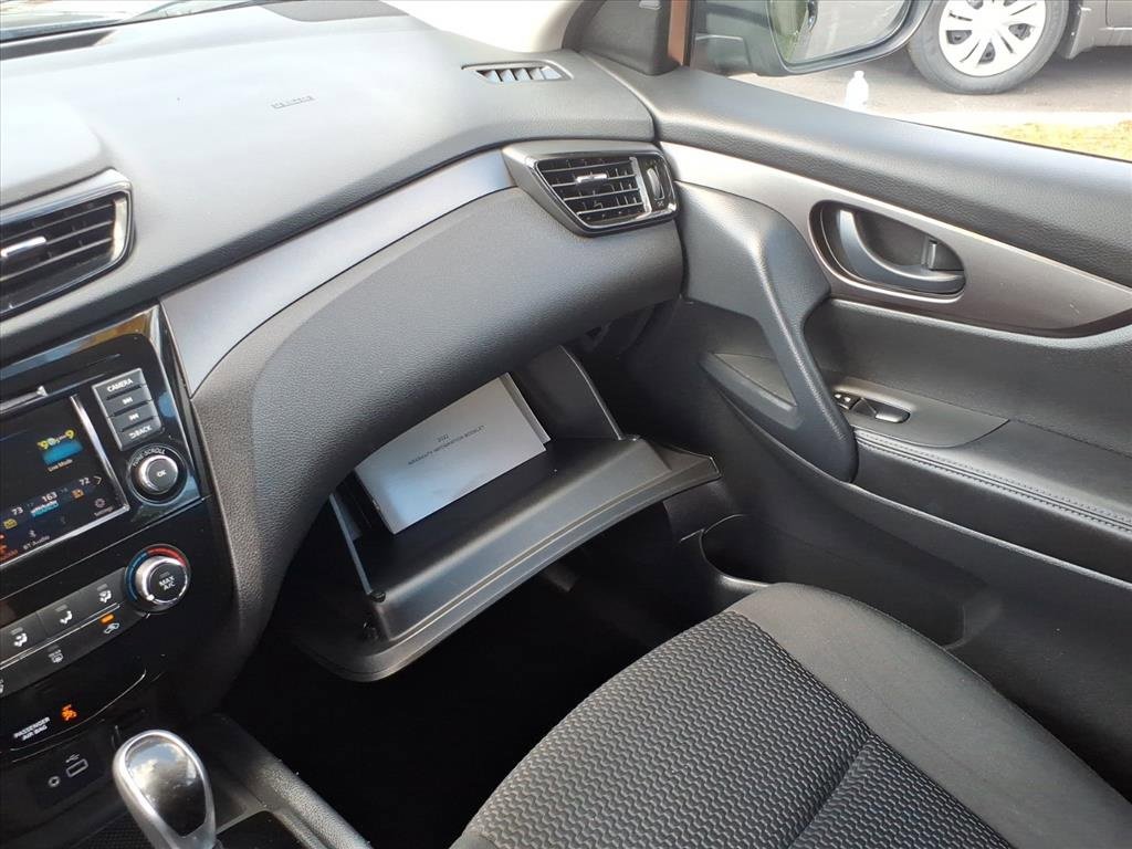 Used 2022 Nissan Rogue Sport S image 23