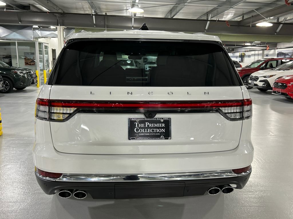 Used 2026 Lincoln Aviator AWD image 3