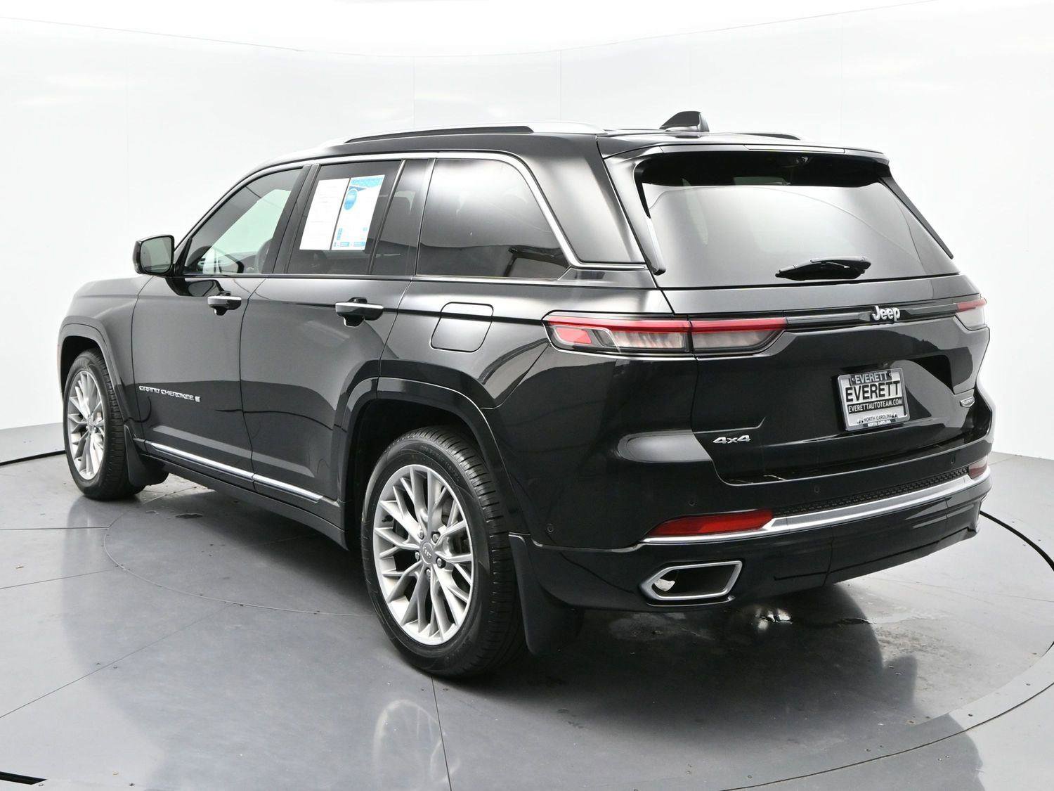Used 2023 Jeep Grand Cherokee Summit w/ Adv Protech Group IV AWD/4WD image 5