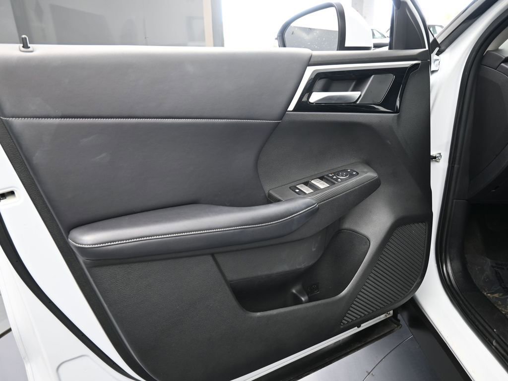 Used 2023 Mitsubishi Outlander SE image 16