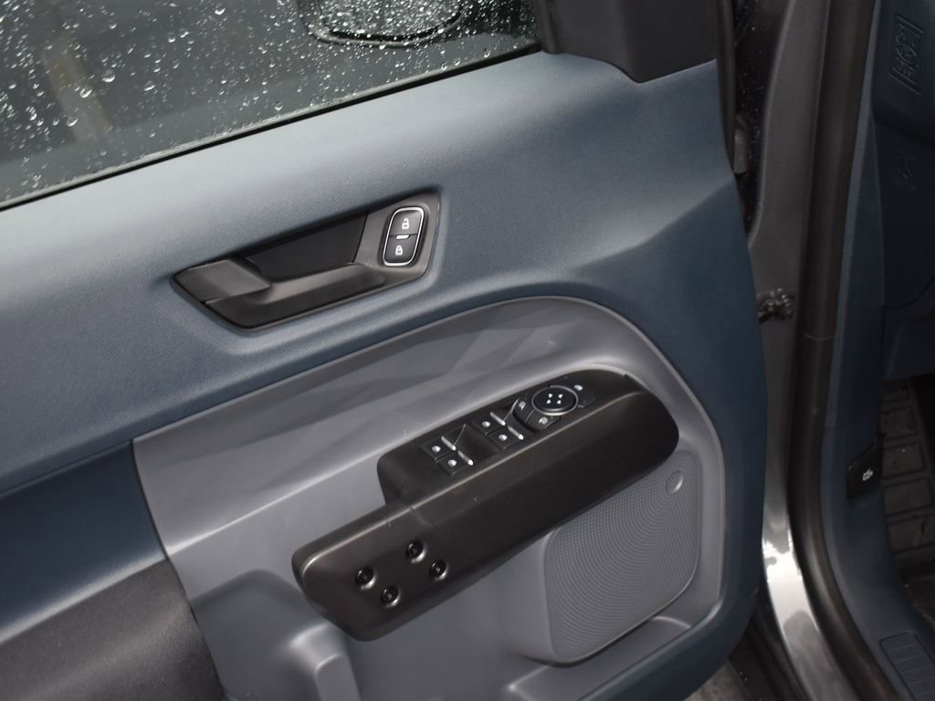 New 2025 Ford Maverick XL image 9