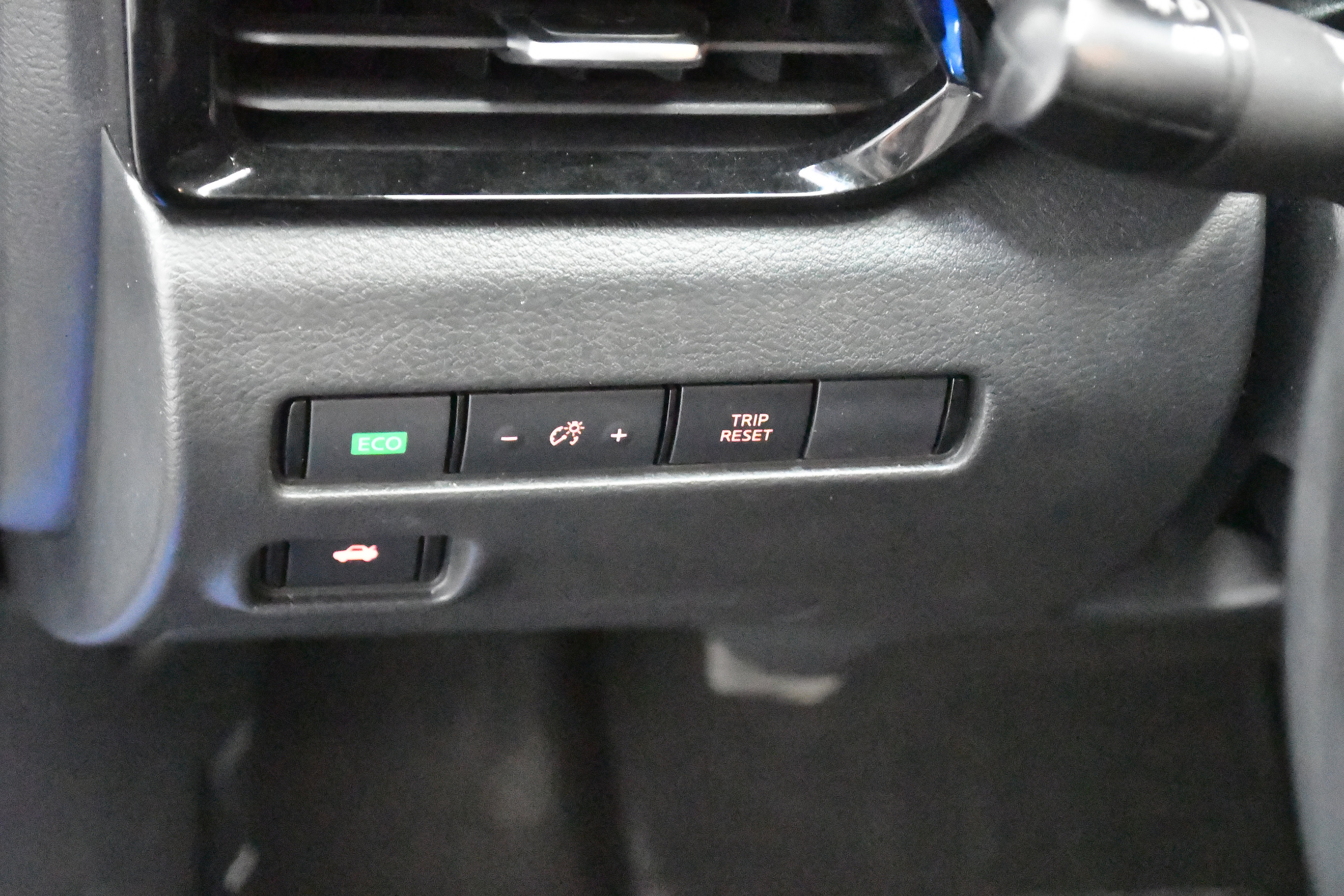 Used 2025 Nissan Sentra SV image 13