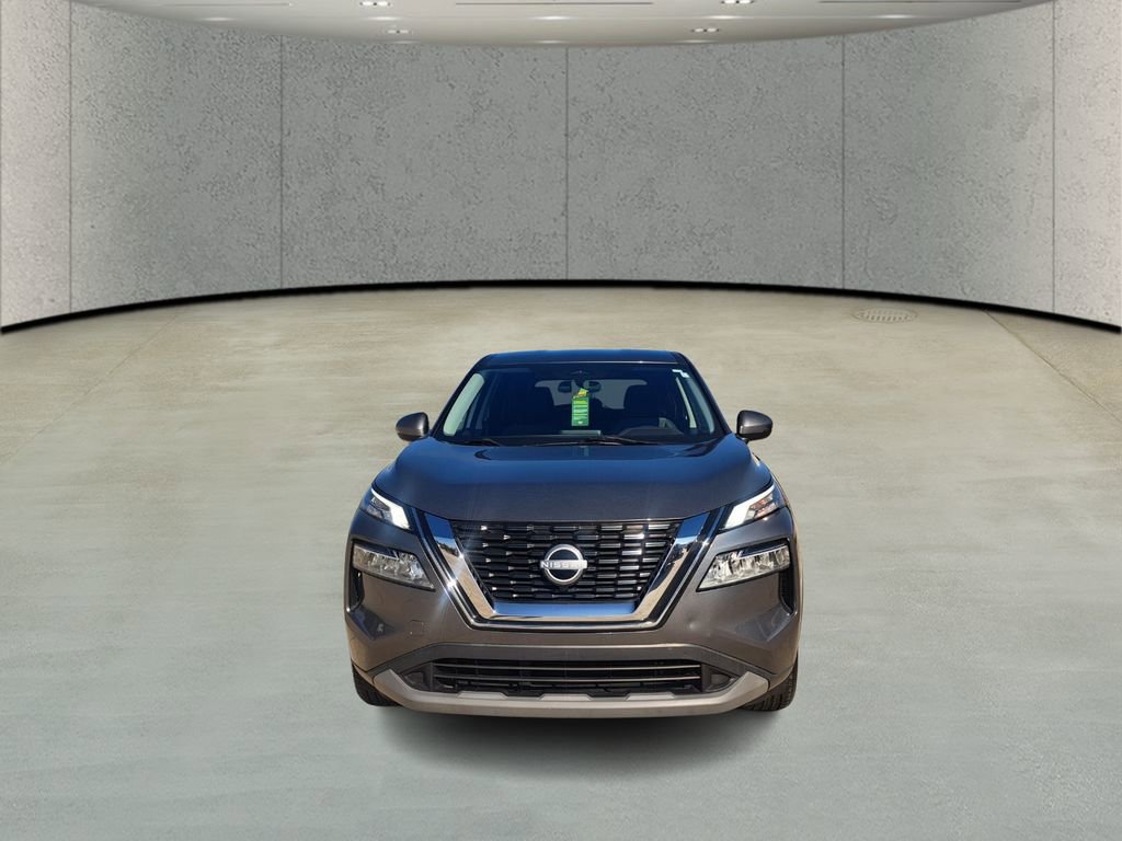 Used 2022 Nissan Rogue SV image 2
