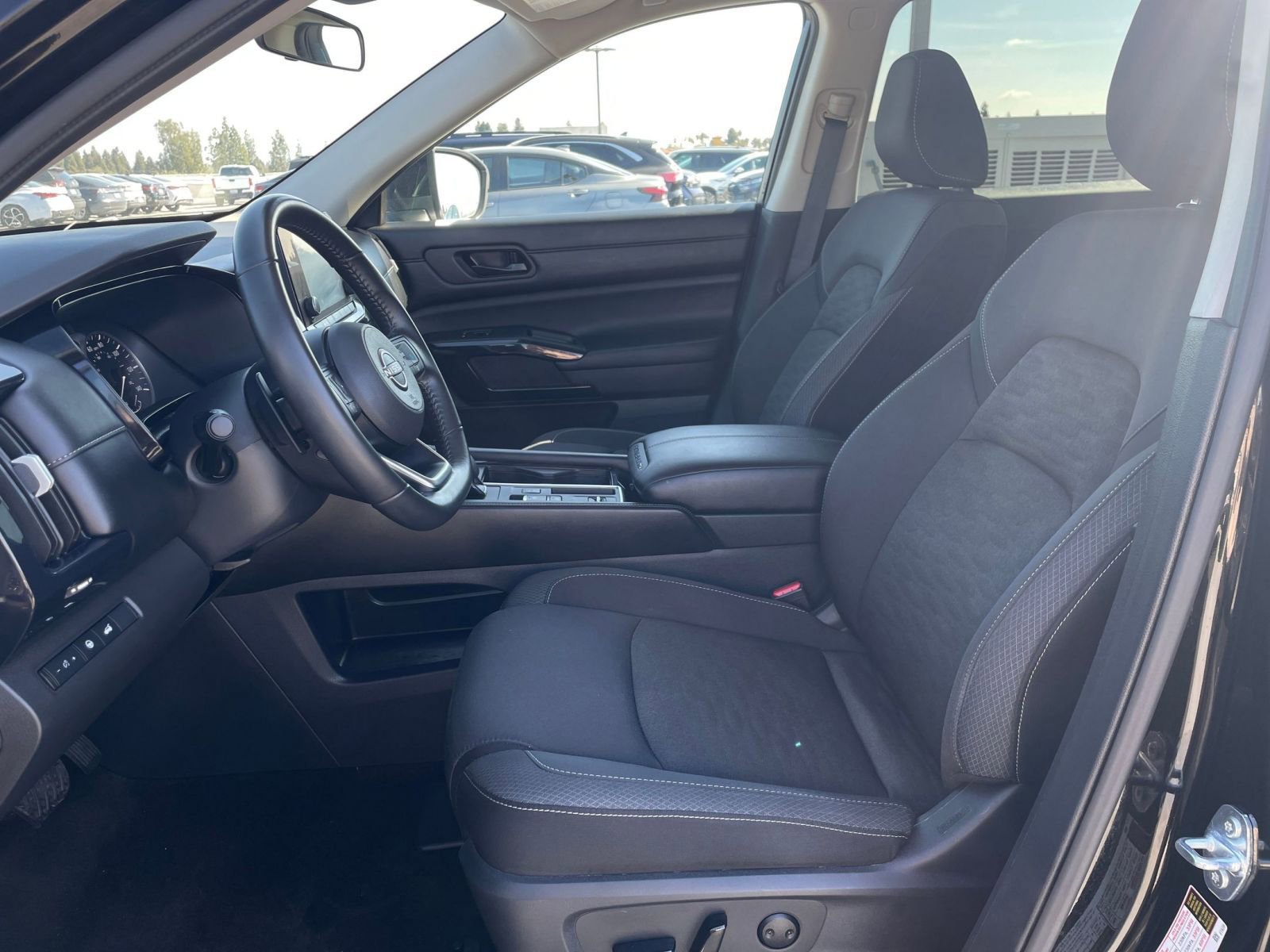 Used 2025 Nissan Pathfinder SV FWD image 29