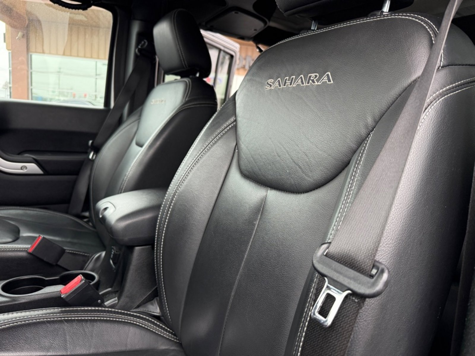 Used 2018 Jeep Wrangler Unlimited Sahara w/ Connectivity Group image 15