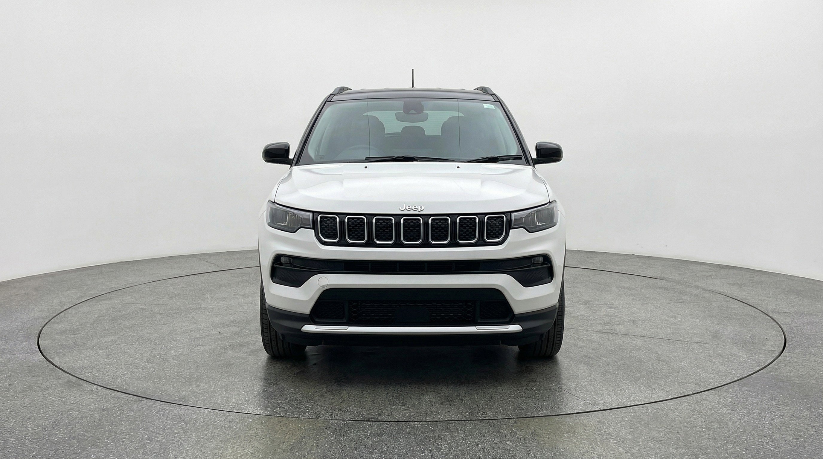 Used 2025 Jeep Compass Trailhawk AWD/4WD image 2