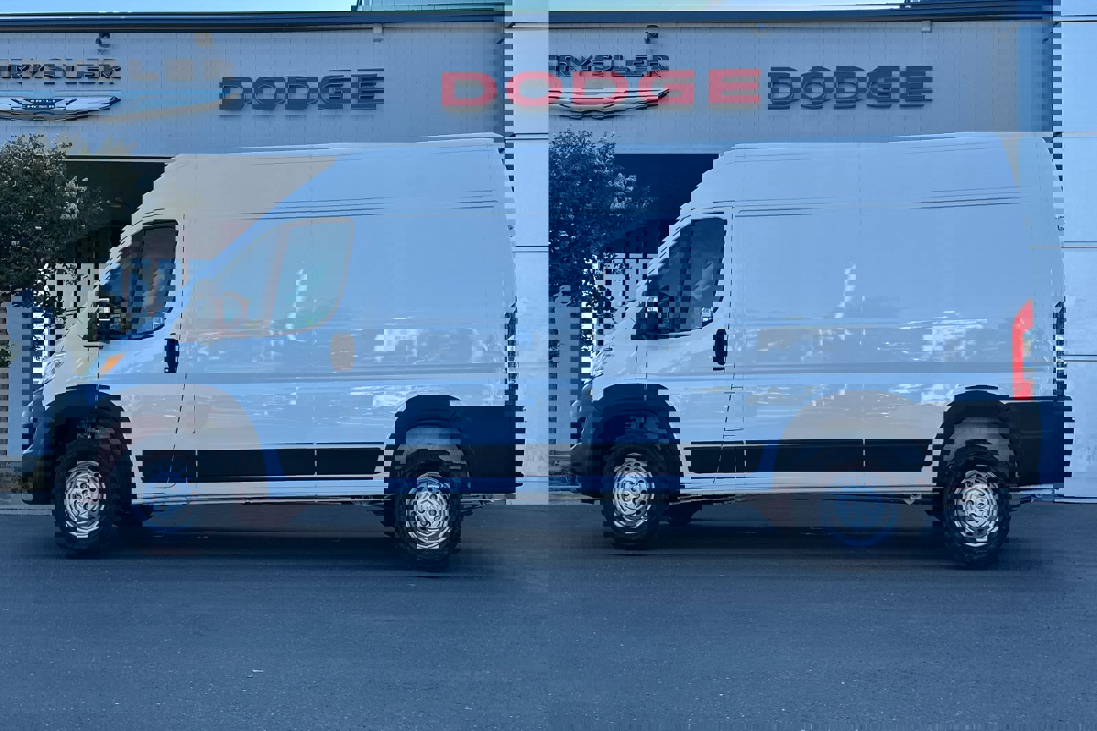 New 2025 RAM ProMaster 2500 w/ Convenience Group FWD image 7