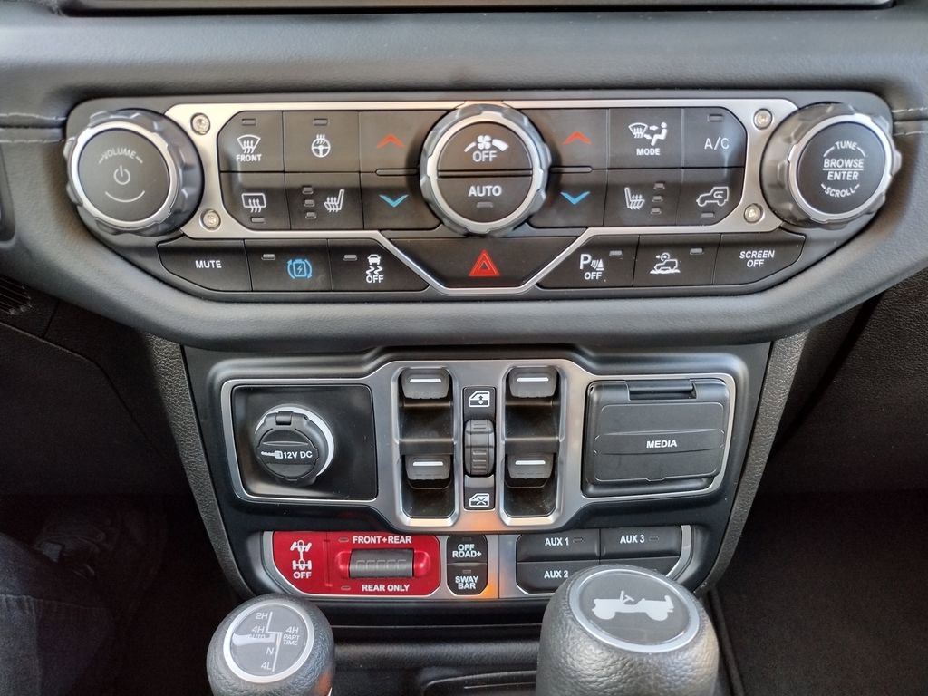 Used 2024 Jeep Wrangler Unlimited Rubicon 4xe w/ Technology Group AWD/4WD image 5