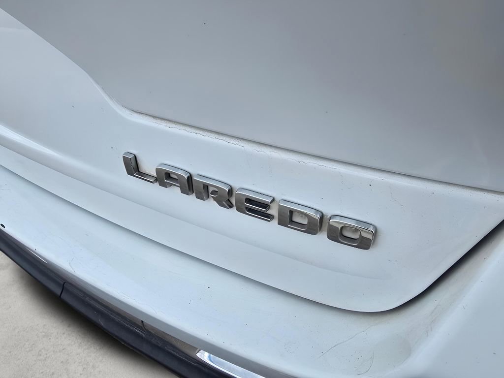 Used 2024 Jeep Grand Cherokee Laredo image 11