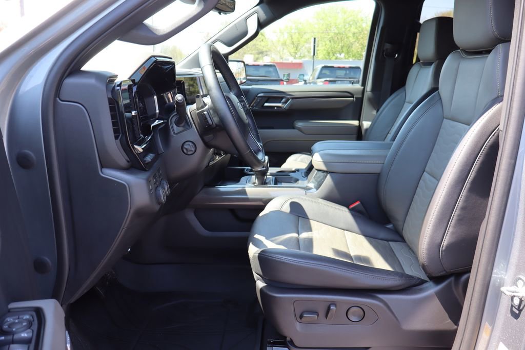 Used 2023 Chevrolet Silverado 1500 ZR2 w/ Technology Package AWD/4WD image 4
