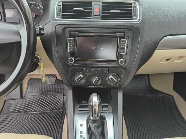 Used 2013 Volkswagen Jetta TDI FWD image 25