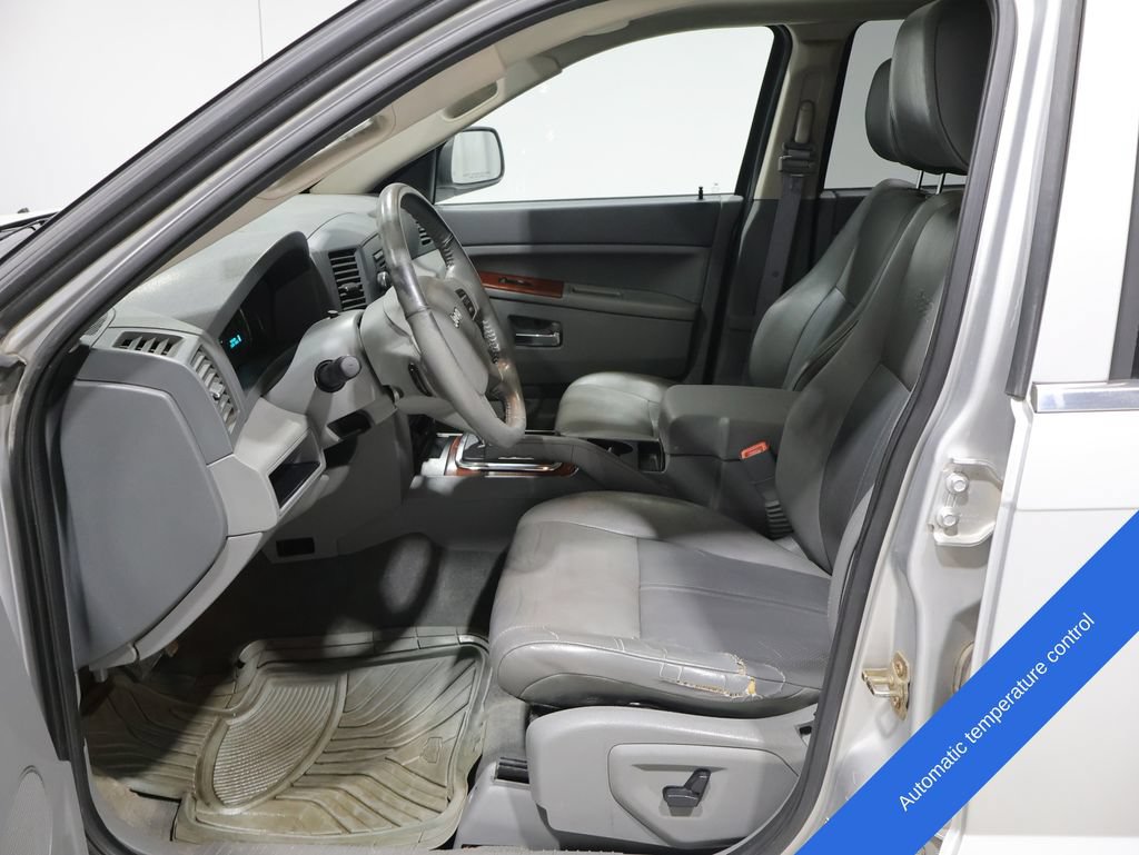 Used 2005 Jeep Grand Cherokee Limited RWD image 2