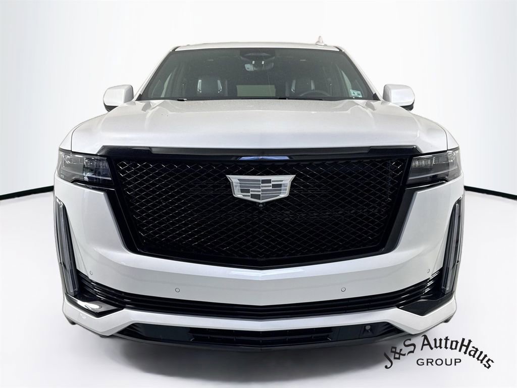 Used 2024 Cadillac Escalade Sport Platinum w/ LPO, ONYX Package AWD/4WD image 2