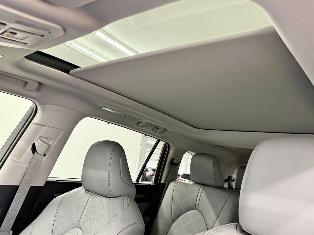 Used 2026 Toyota Highlander Platinum image 23