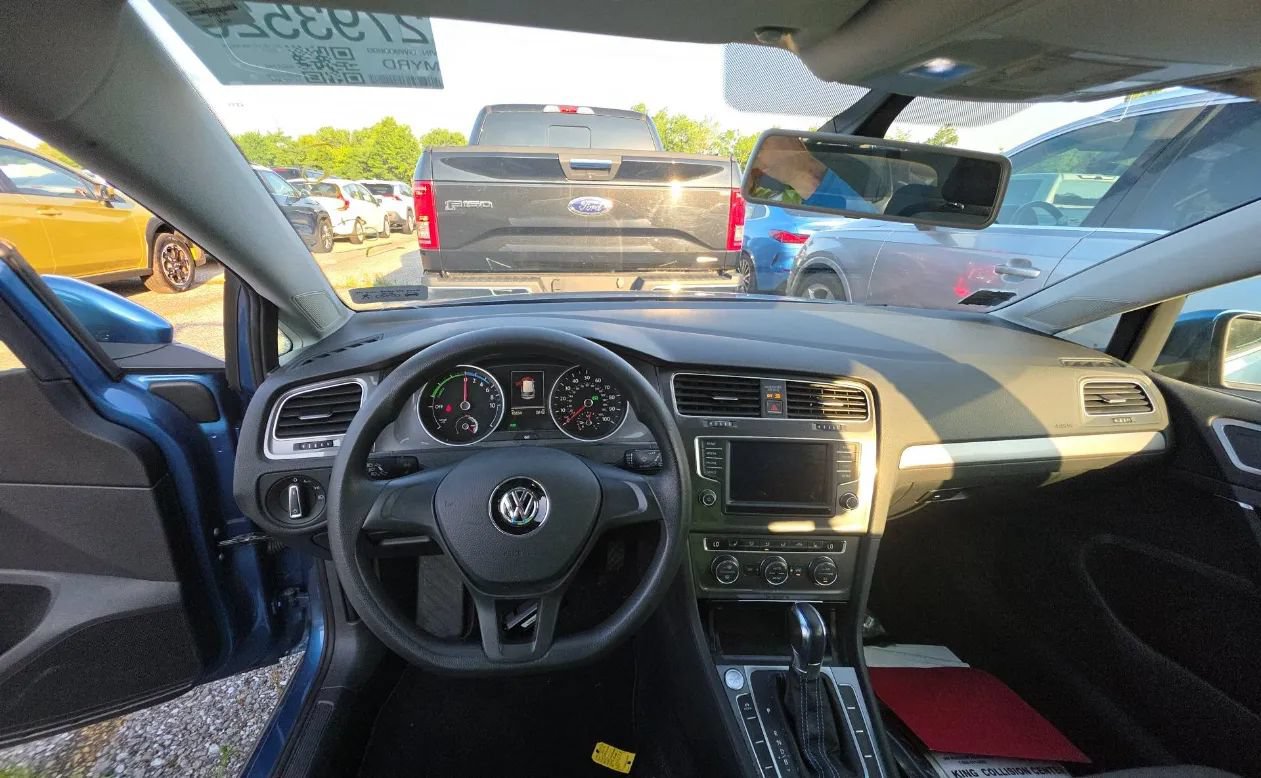Used 2016 Volkswagen e-Golf SE FWD image 12