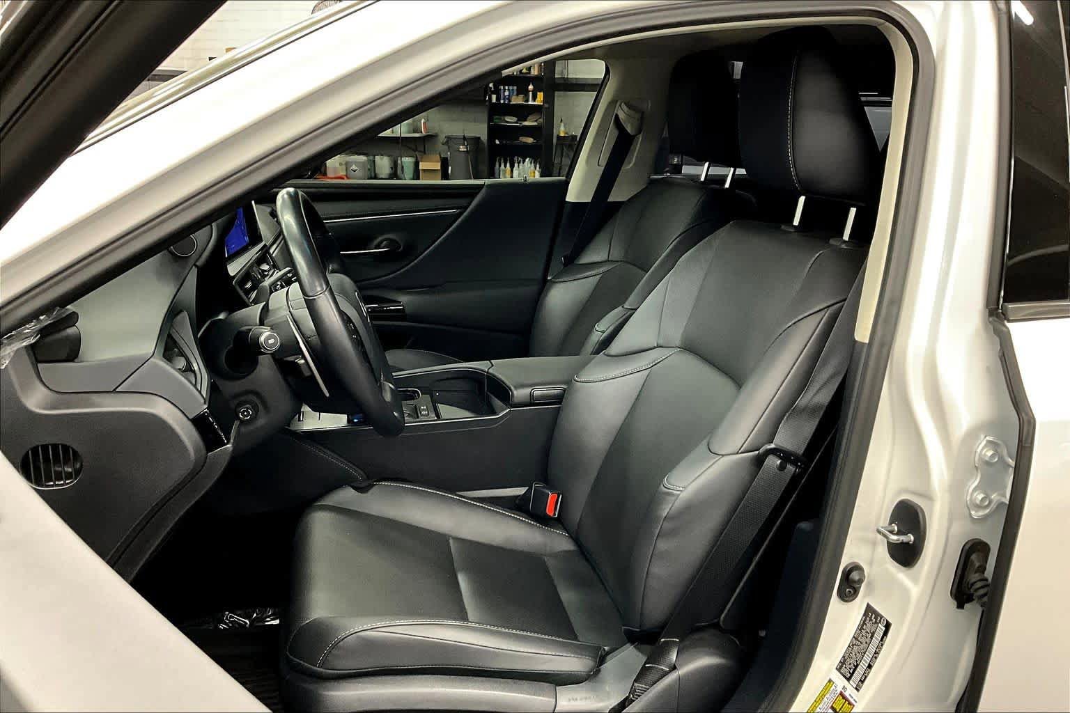 Used 2025 Lexus ES 300h w/ Premium Package image 7