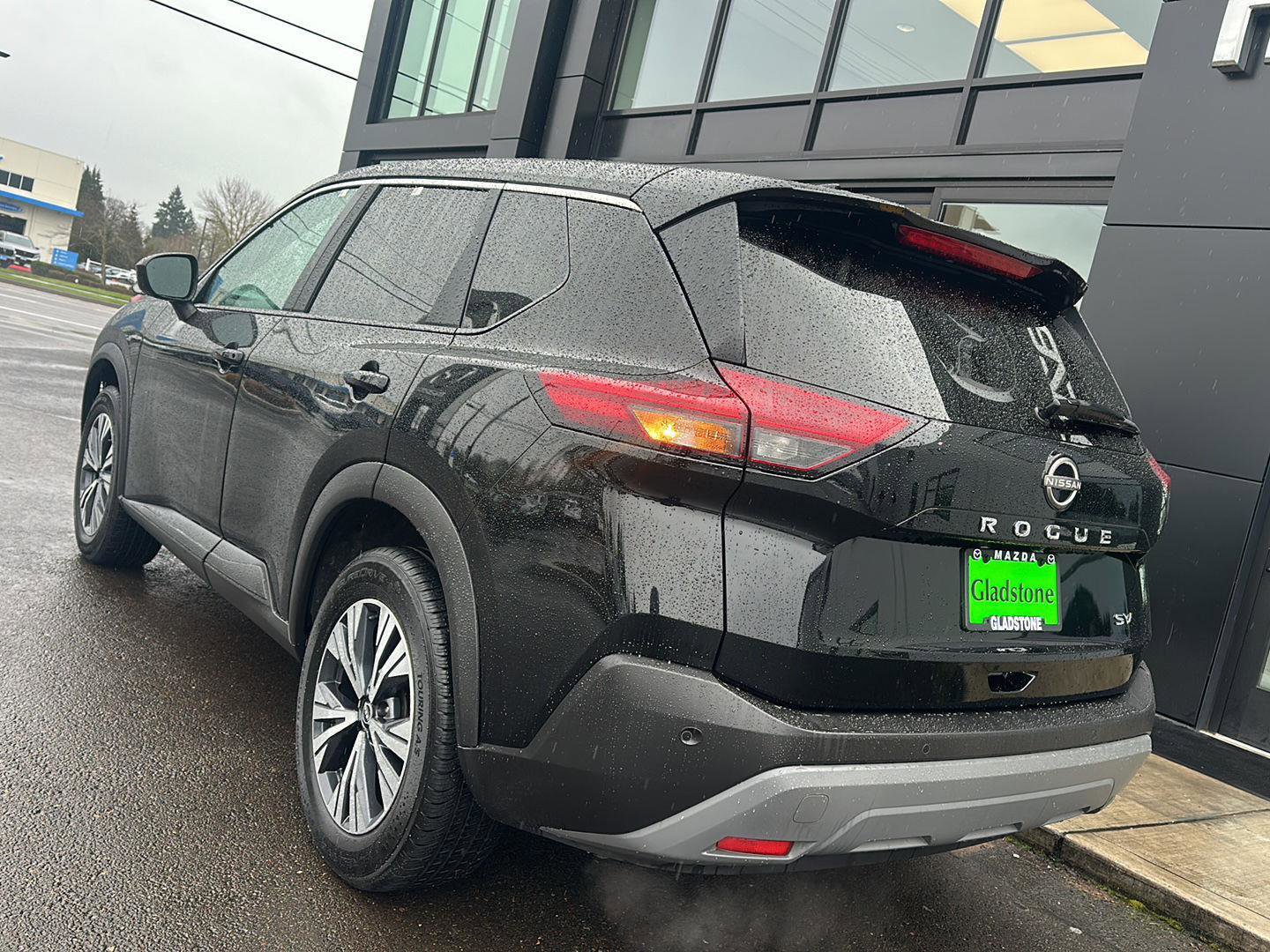 Used 2023 Nissan Rogue SV FWD image 8