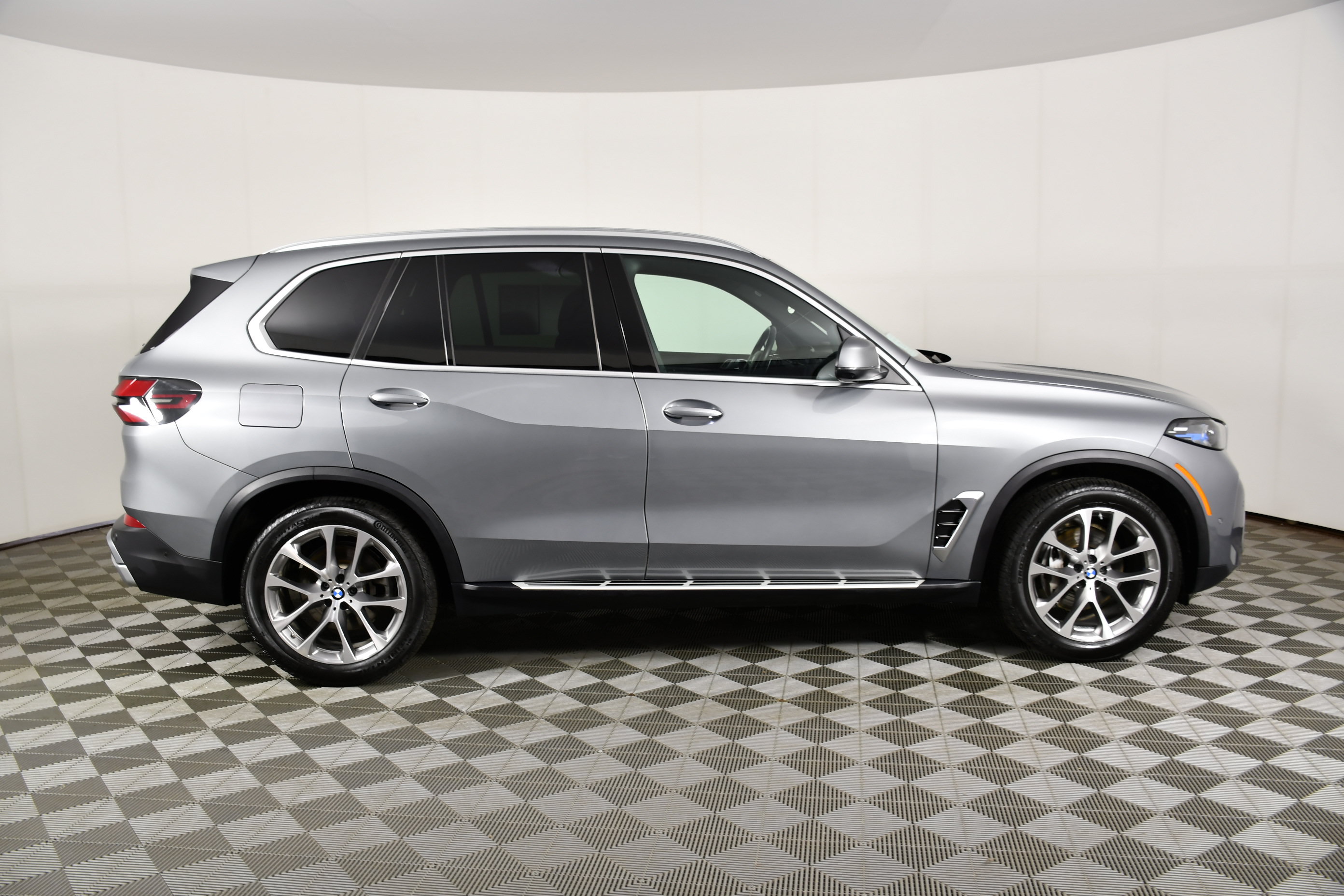 Used 2026 BMW X5 xDrive40i AWD/4WD image 5