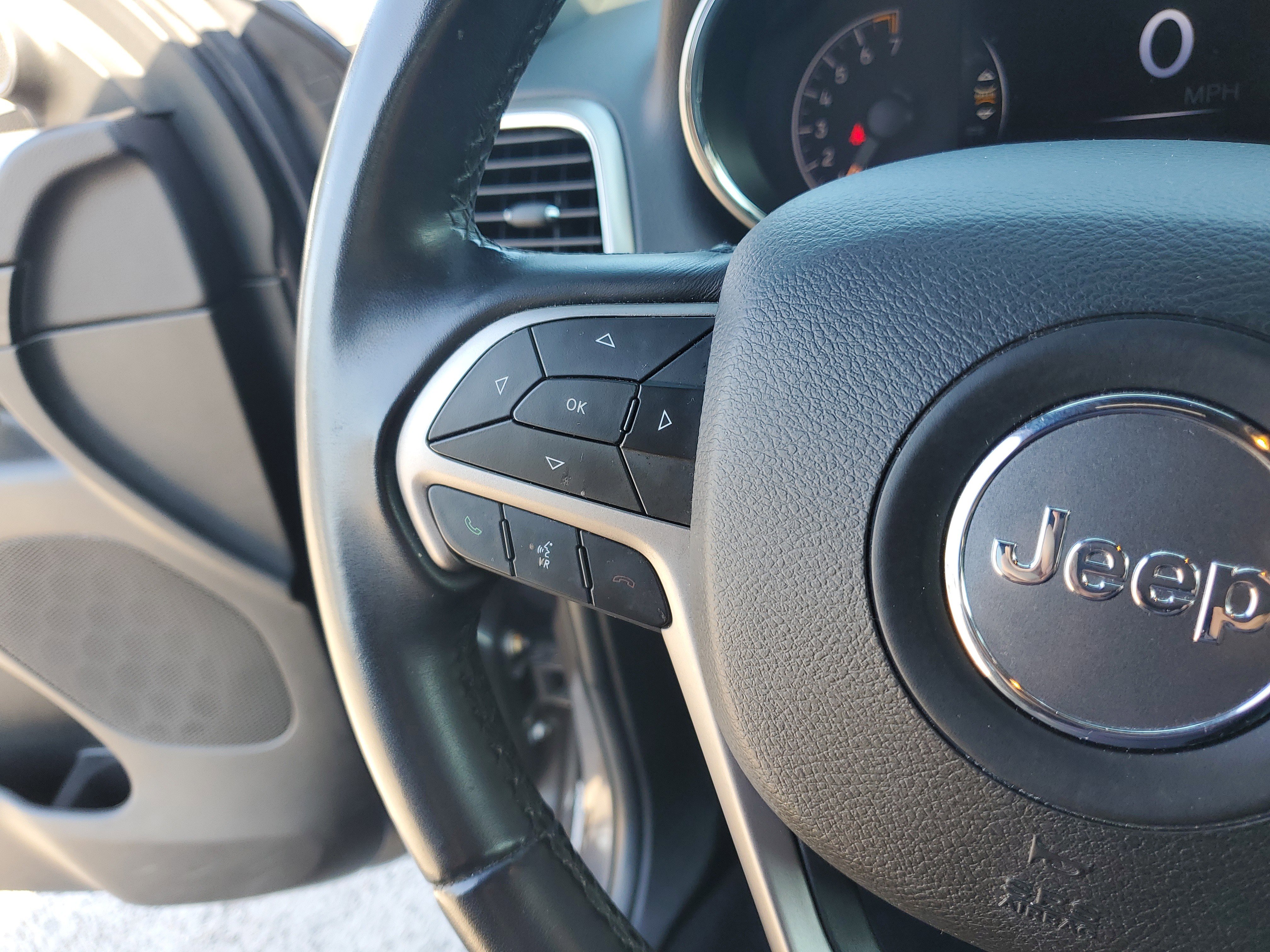 Used 2021 Jeep Grand Cherokee Laredo image 17