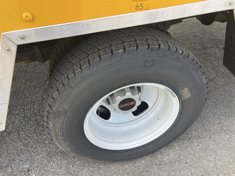 Used 2021 GMC Savana 3500 Extended w/ Power Convenience Package RWD image 28