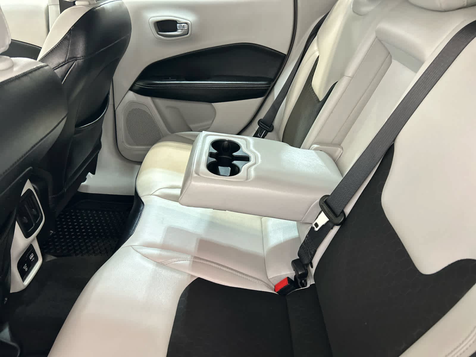 Used 2018 Jeep Compass Latitude w/ Popular Equipment Group AWD/4WD image 5