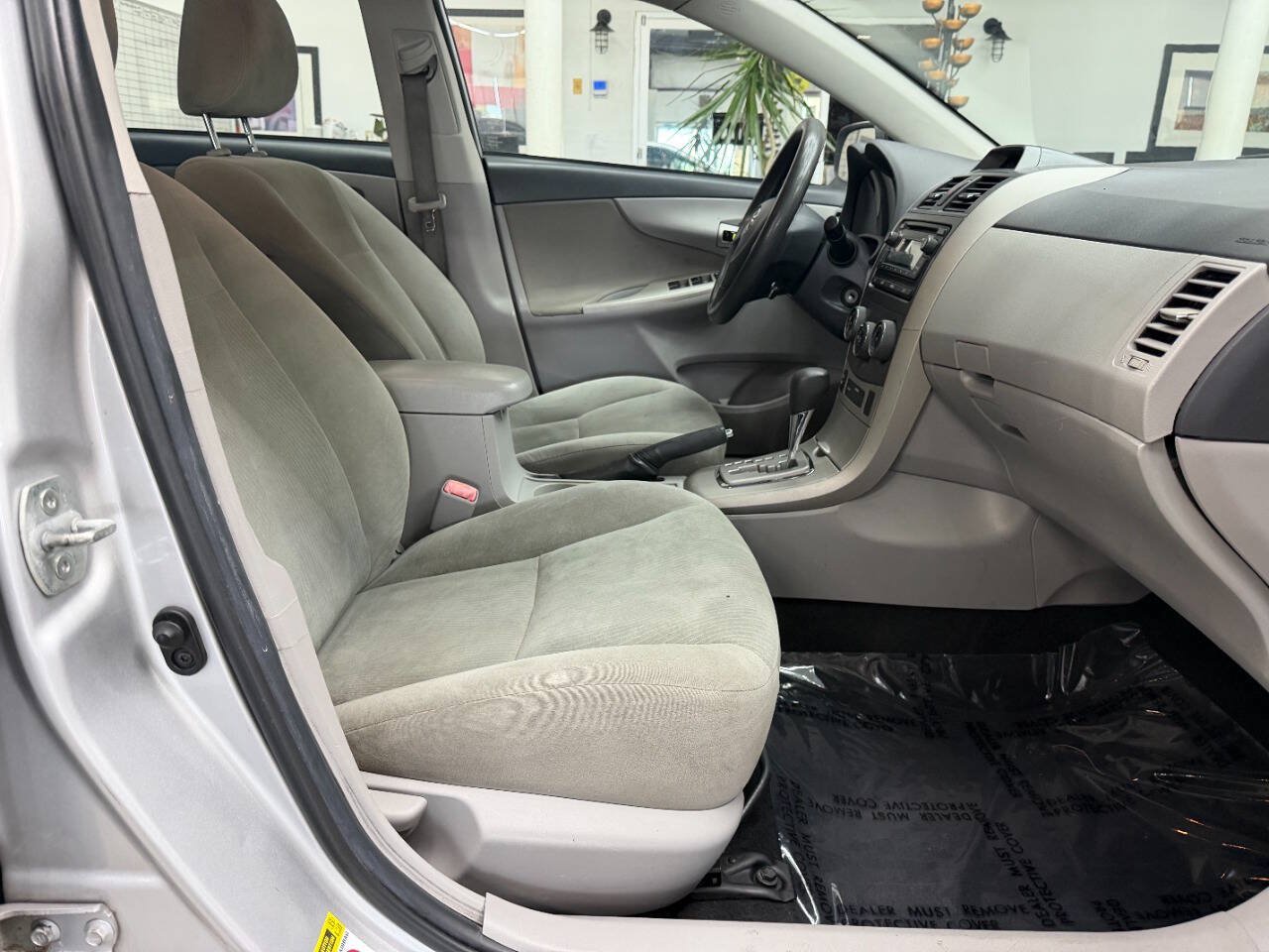 Used 2012 Toyota Corolla LE FWD image 17